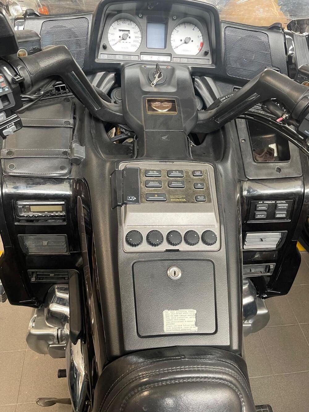 Honda GL 1500 C (1997 - 99) (3)