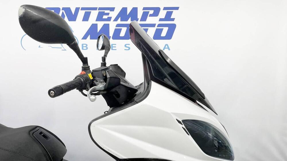 Kymco Xciting 300i (3)