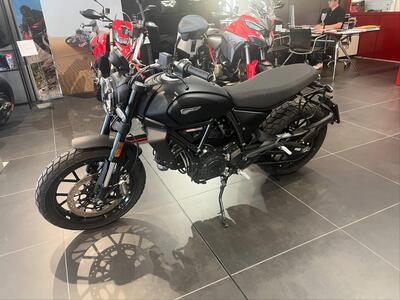 Ducati Scrambler 800 Icon Dark (2025) nuova