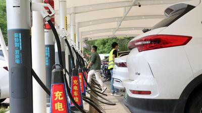 Cina, record per la rete di ricarica: 16,7 milioni di colonnine e consumi in forte crescita