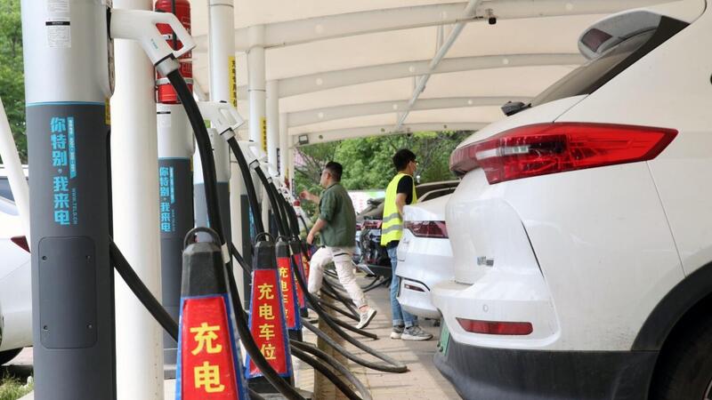 Cina, record per la rete di ricarica: 16,7 milioni di colonnine e consumi in forte crescita