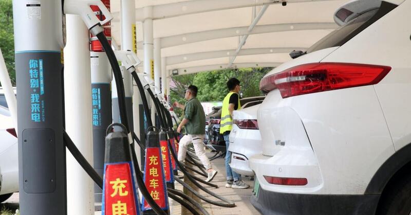 Cina, record per la rete di ricarica: 16,7 milioni di colonnine e consumi in forte crescita