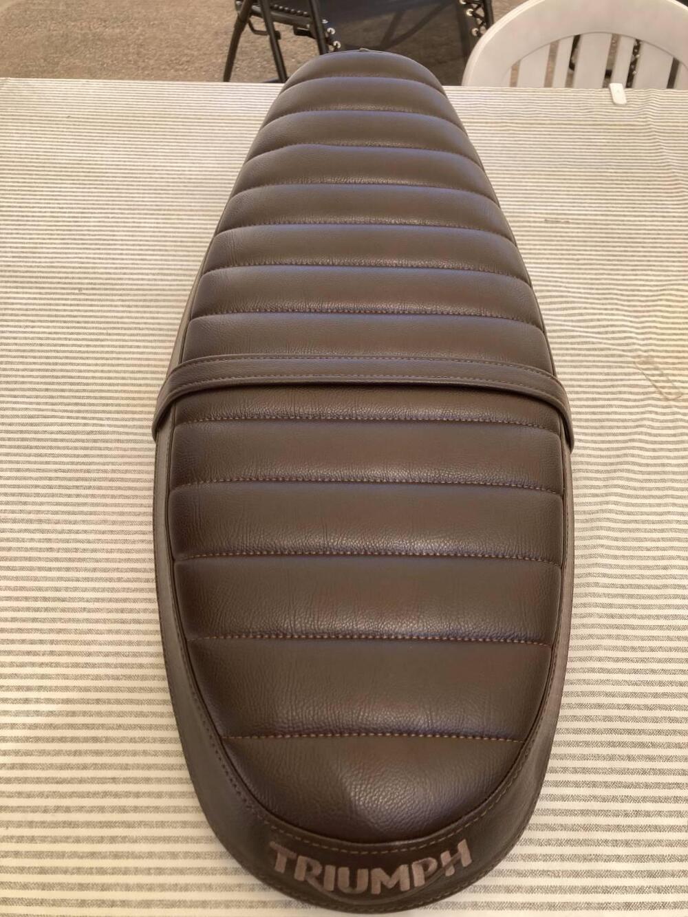 SELLINO ORIGINALE TRIUMPH (2)