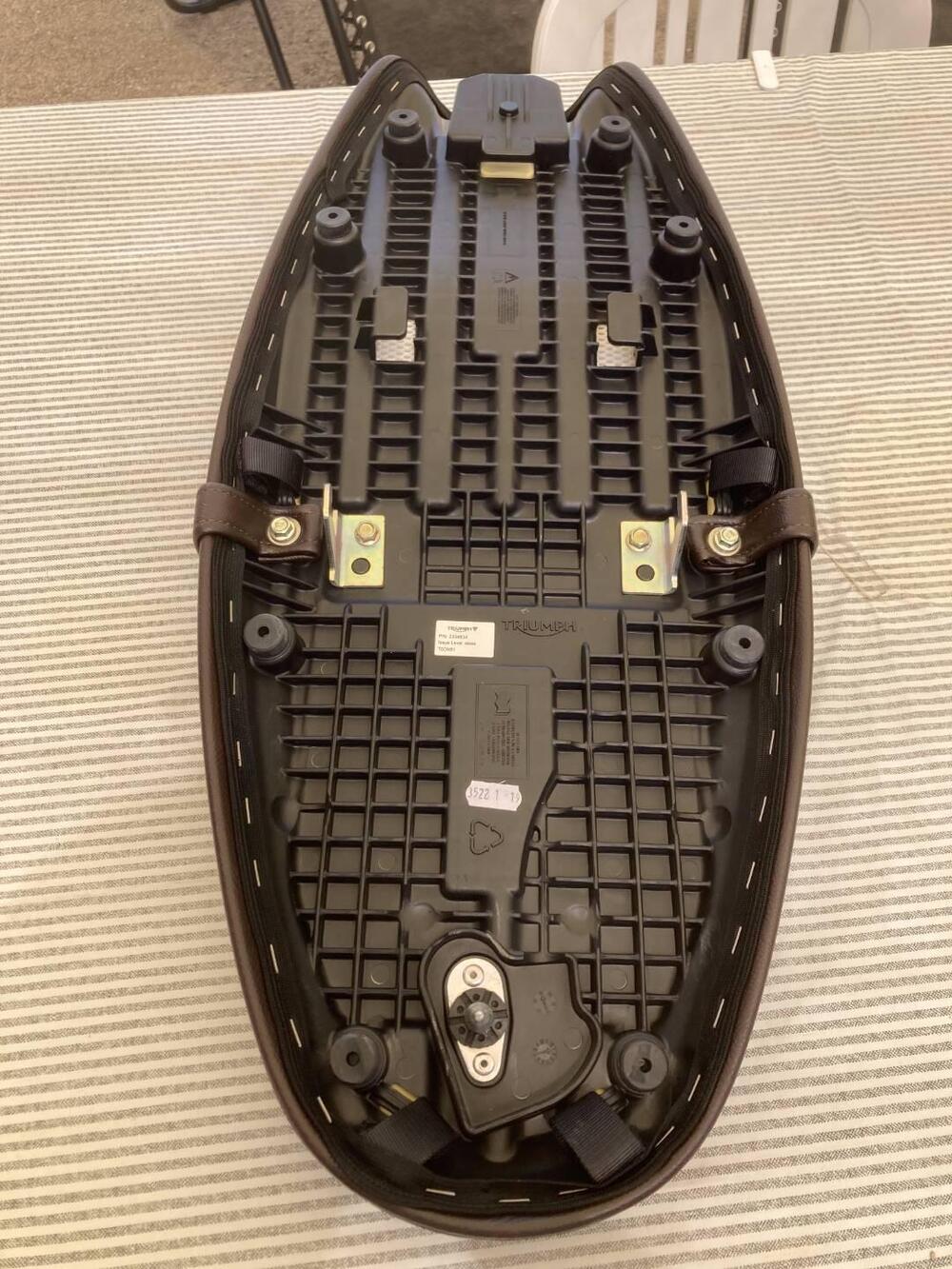 SELLINO ORIGINALE TRIUMPH (3)