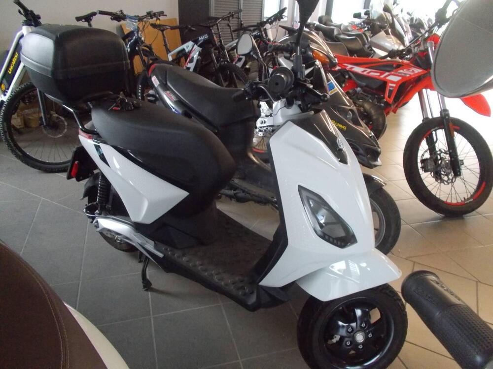 Piaggio 1 Active (2022 - 26) (3)