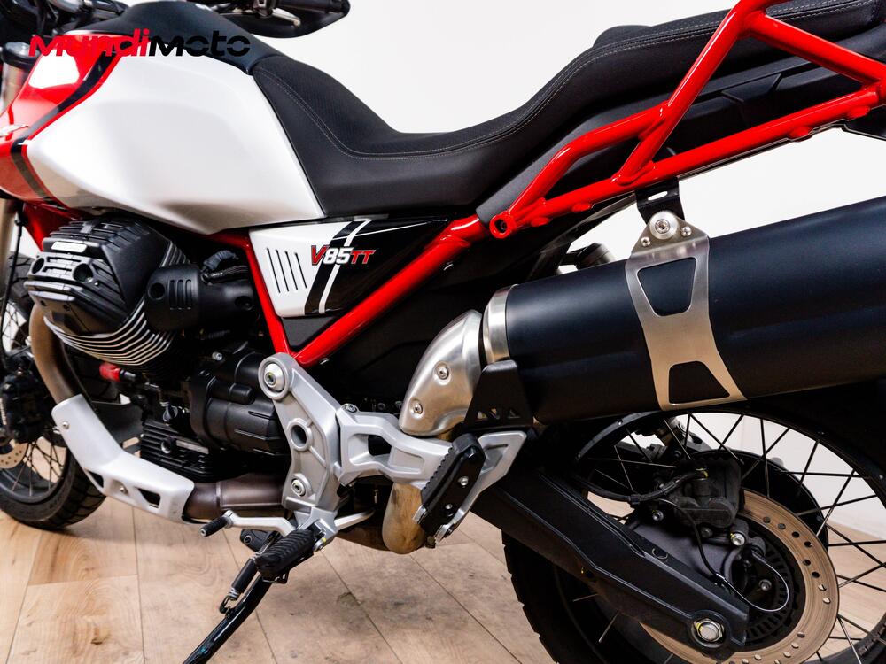 Moto Guzzi V85 TT Evocative Graphics (2021 - 23) (10)