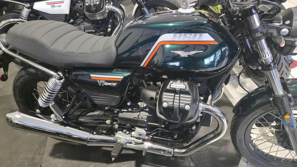 Moto Guzzi V7 Special (2025 - 26) (3)