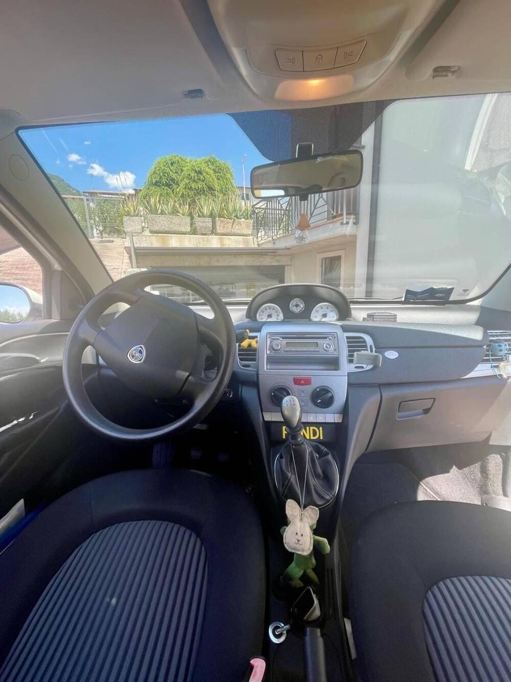 Lancia Ypsilon usata a Verona (5)