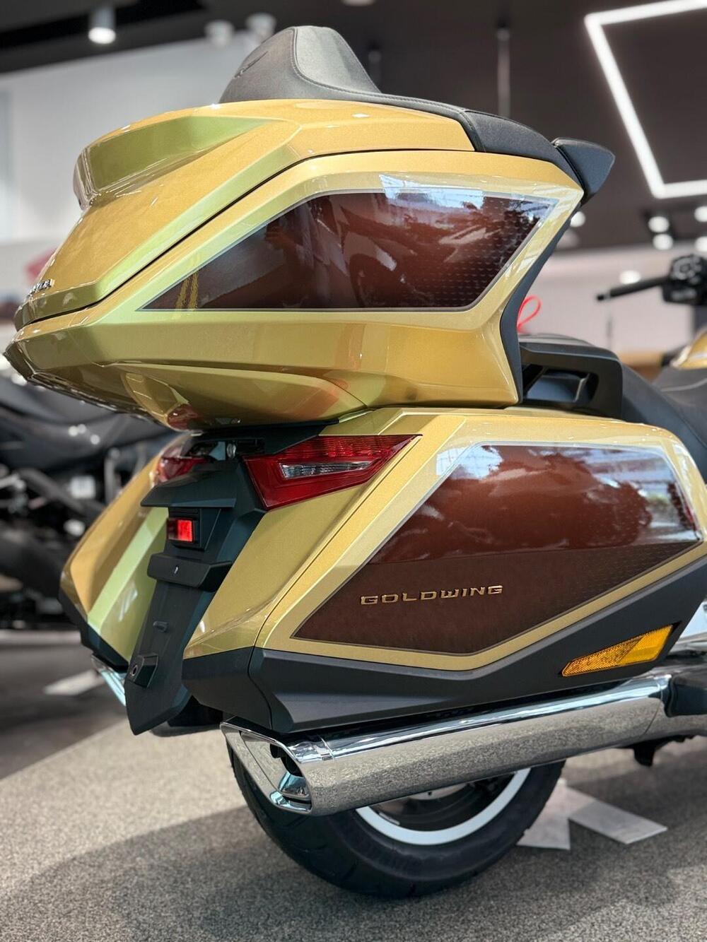 Honda GL 1800 Gold Wing Tour 50° Anniversario (2025 - 26) (8)