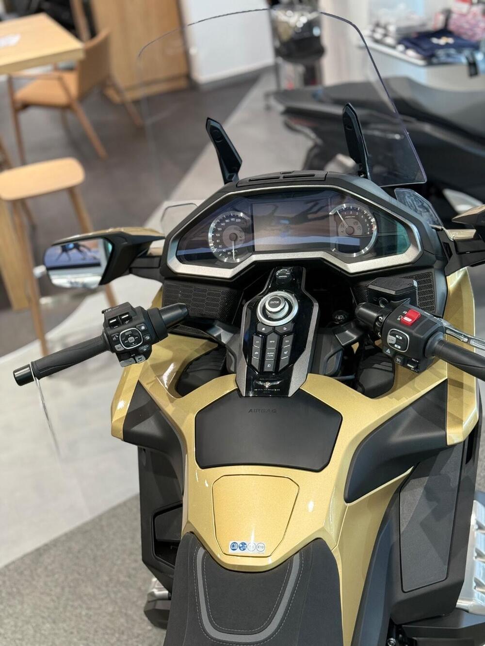 Honda GL 1800 Gold Wing Tour 50° Anniversario (2025 - 26) (9)