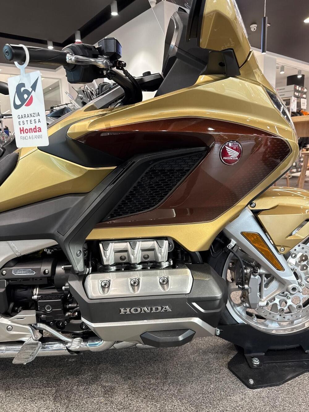 Honda GL 1800 Gold Wing Tour 50° Anniversario (2025 - 26) (4)