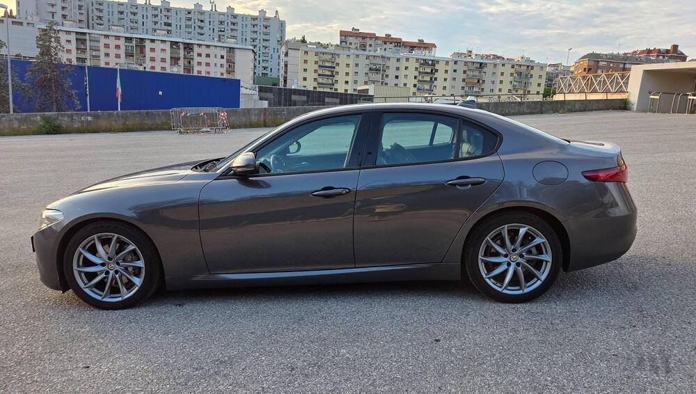 Alfa Romeo Giulia usata a Trieste (9)