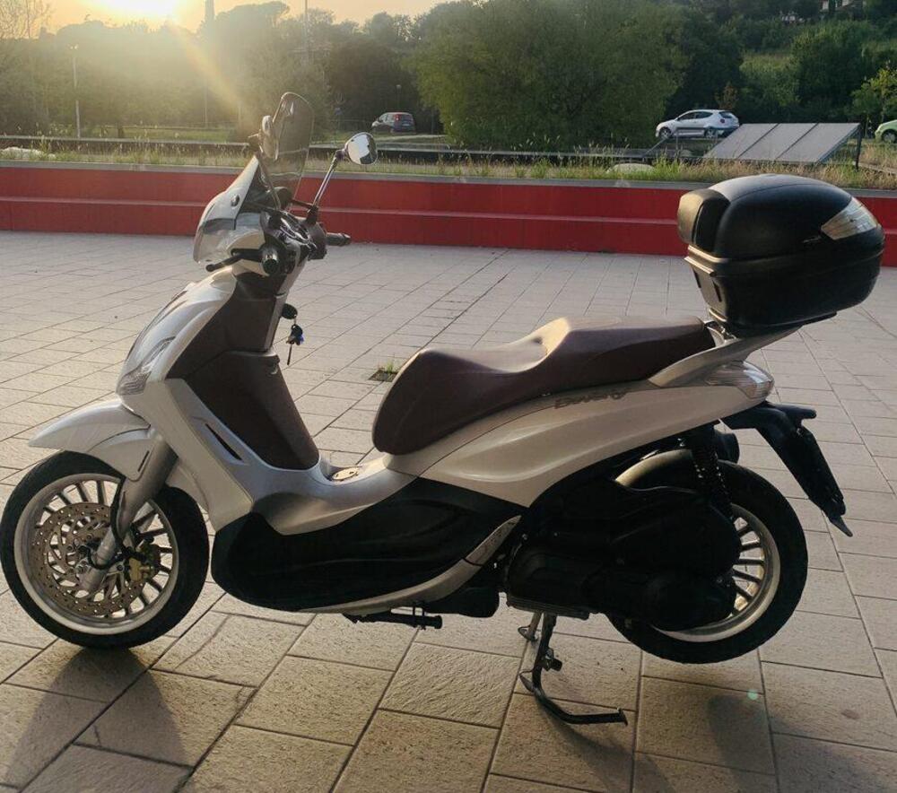 Piaggio Beverly 300 i.e. Police ABS-ASR (2017 - 20) (3)