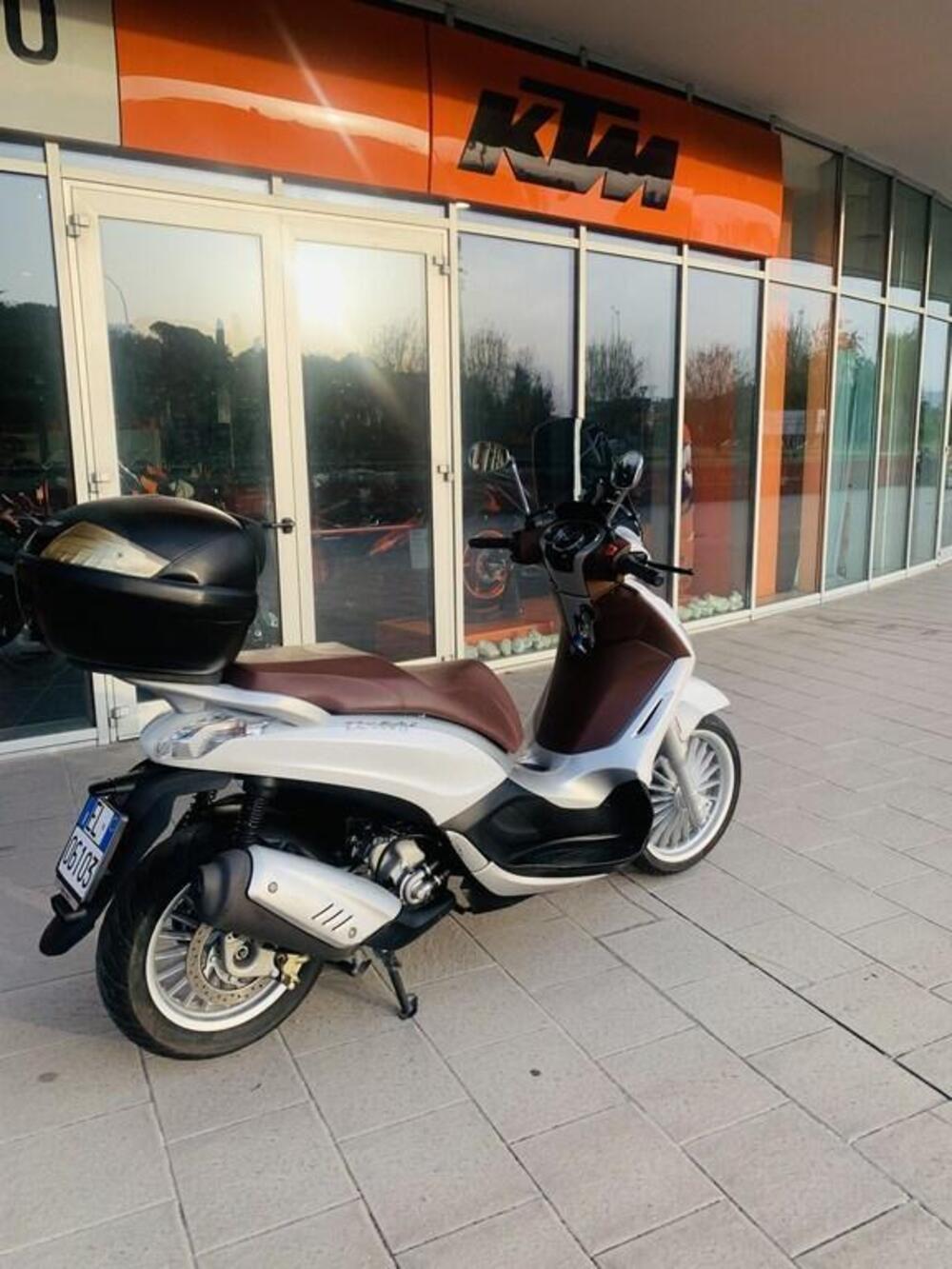 Piaggio Beverly 300 i.e. Police ABS-ASR (2017 - 20) (7)