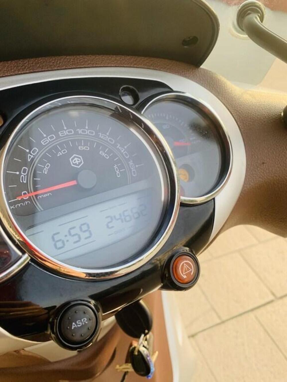 Piaggio Beverly 300 i.e. Police ABS-ASR (2017 - 20) (6)