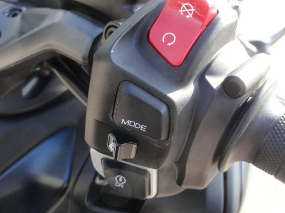 Yamaha T-Max 560 (2022 - 24) (15)