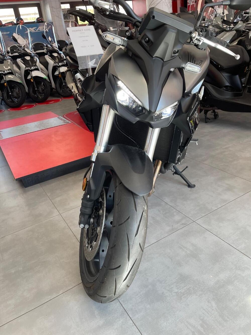 Honda CB 1000 Hornet (2025 - 26) (3)