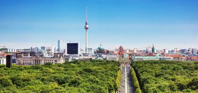 Berlino inaugura l&rsquo;autostrada urbana A100: un&rsquo;opera da 721 milioni, ma in controtendenza rispetto alle altre capitali europee che vietano le auto