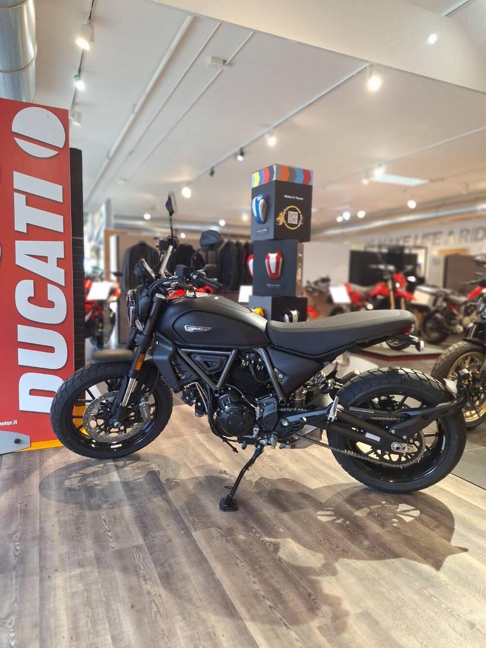Ducati Scrambler 800 Icon Dark (2025 - 26) (3)