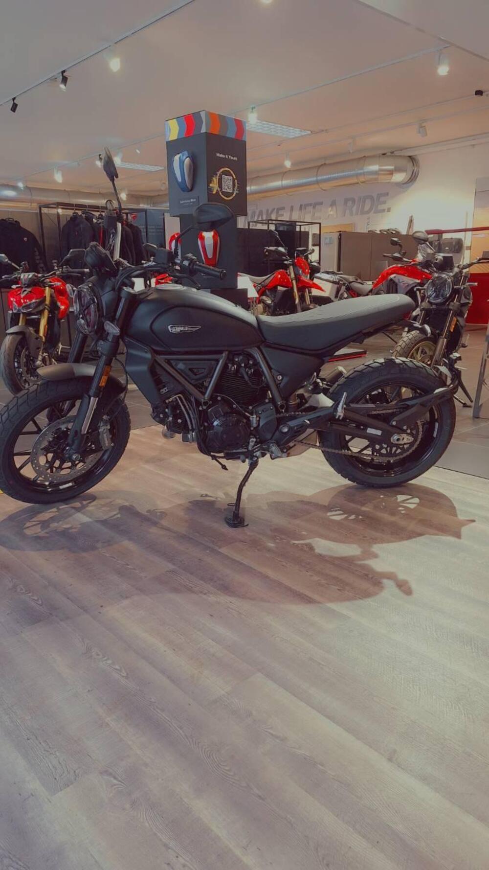 Ducati Scrambler 800 Icon Dark (2025 - 26) (4)