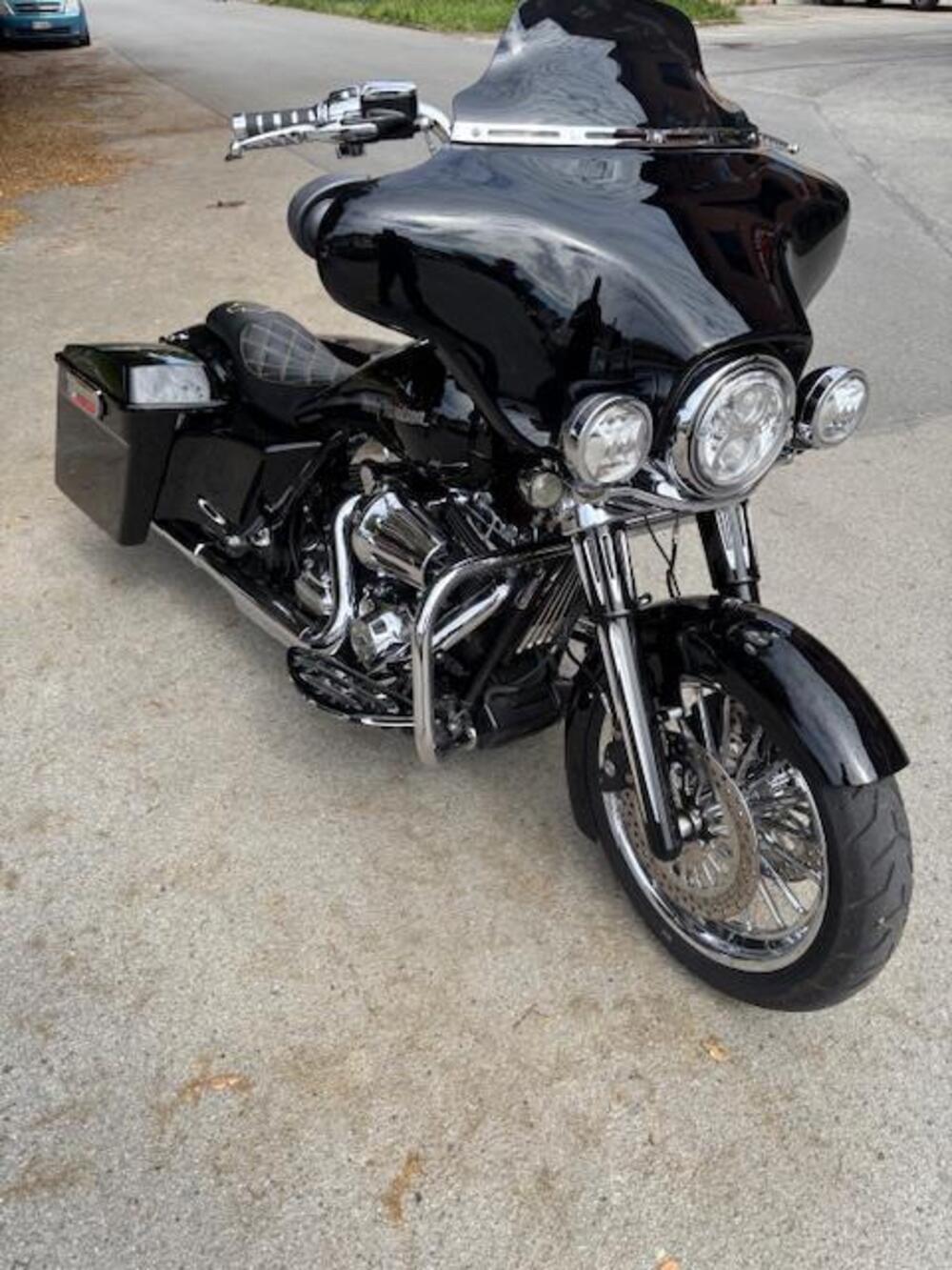 Harley-Davidson 1690 Street Glide (2011 - 13) - FLHX (6)