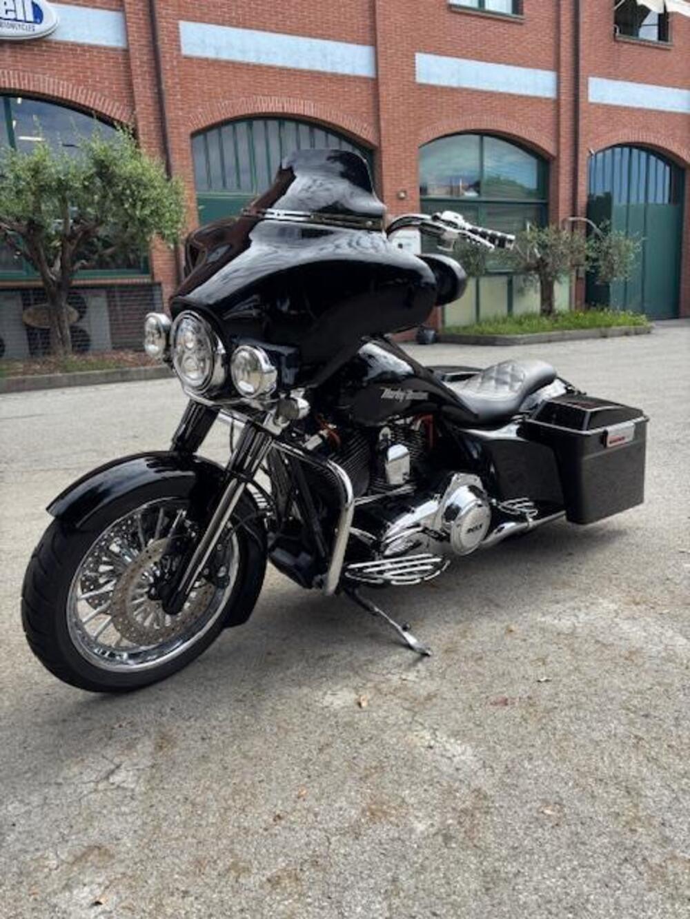 Harley-Davidson 1690 Street Glide (2011 - 13) - FLHX (2)