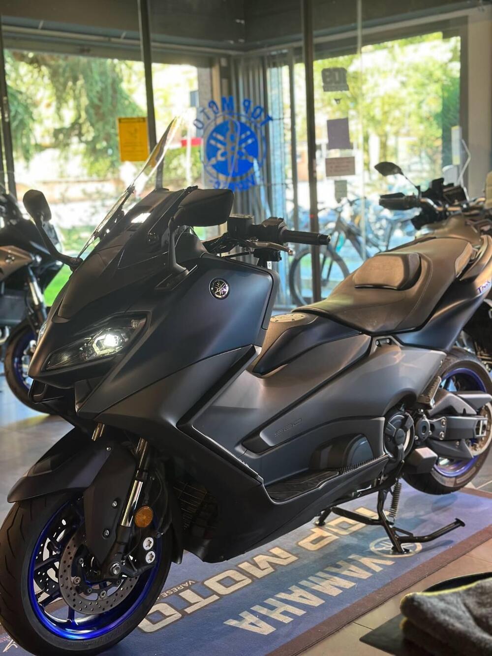 Yamaha T-Max 560 (2022 - 24) (4)