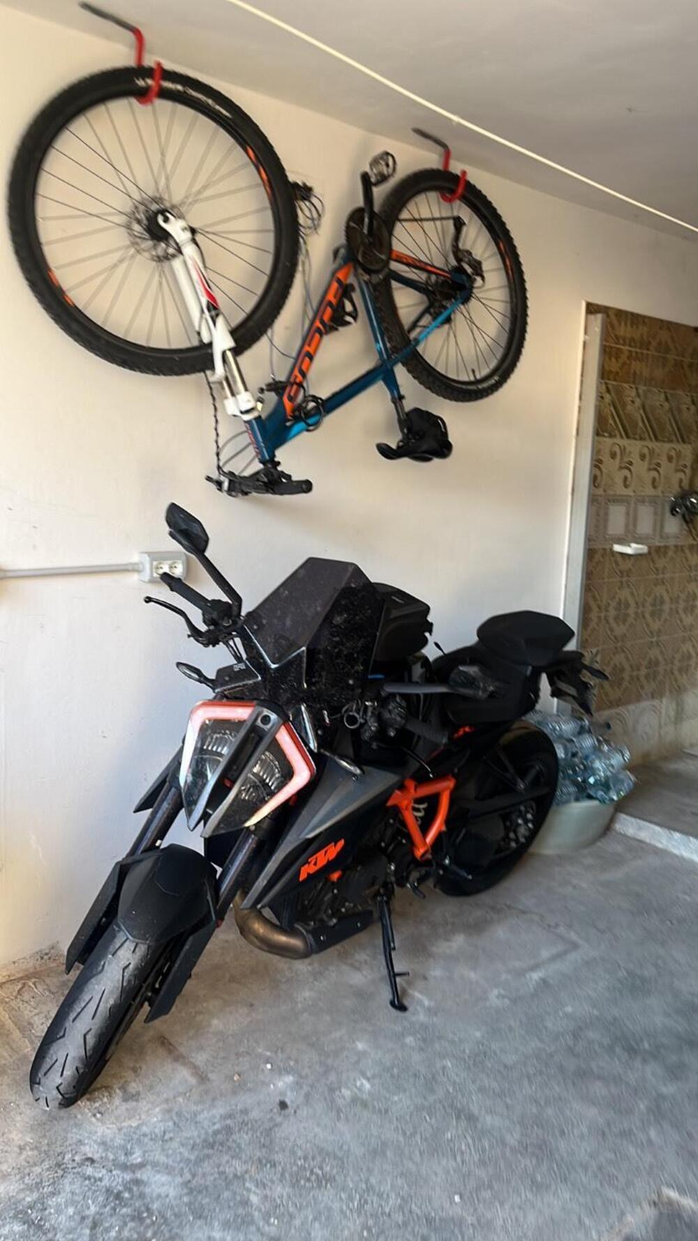 KTM 1290 Super Duke R (2021) (3)