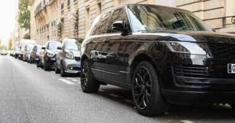 Sfregia un Suv &laquo;troppo bello&raquo; per invidia: denunciato, dentro c&rsquo;era il figlio della proprietaria
