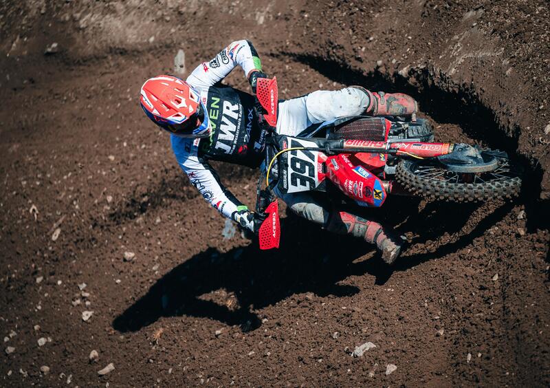 Vi portiamo dietro le quinte del Mondiale MXGP e vi facciamo scoprire tutti i segreti di un weekend di gara [VIDEO]