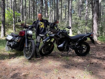 Moto standard o ribassata? Vi spieghiamo come scegliere l&rsquo;assetto pi&ugrave; adatto [VIDEO]