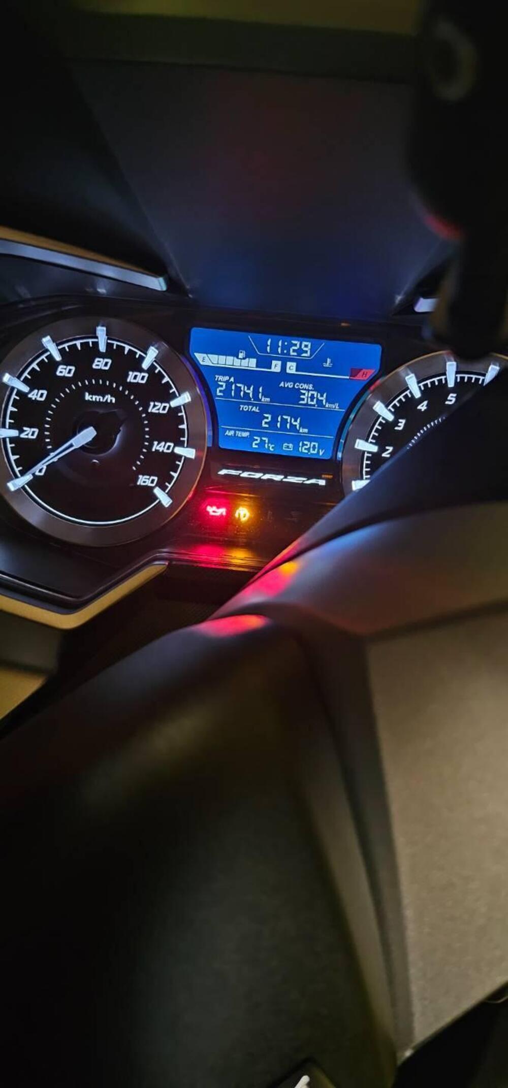 Honda Forza 350 Deluxe (2022 - 24) (6)