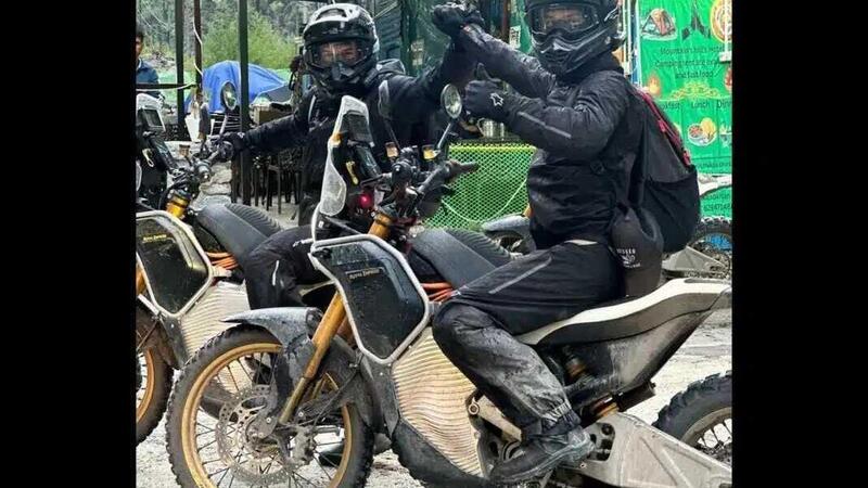 La Himalayan elettrica sempre pi&ugrave; vicina: anche Carlos Checa nei test