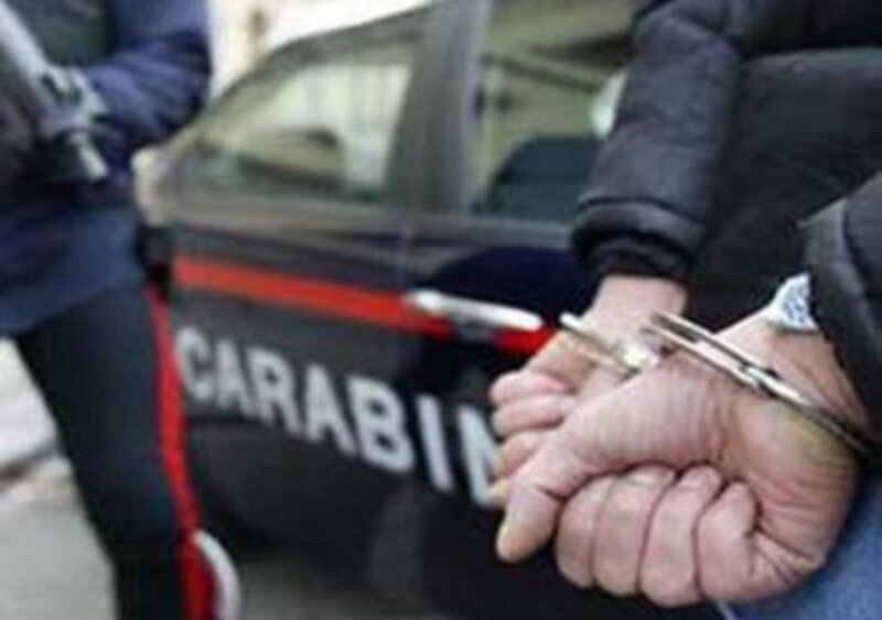 Furto, inseguimento e alta tensione contro i Carabinieri: ladro fermato con il Taser