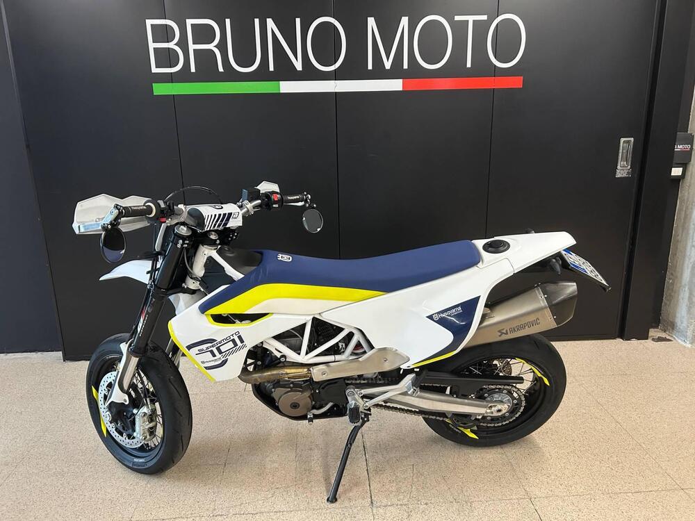 Husqvarna 701 Supermoto (2017 - 19) (2)