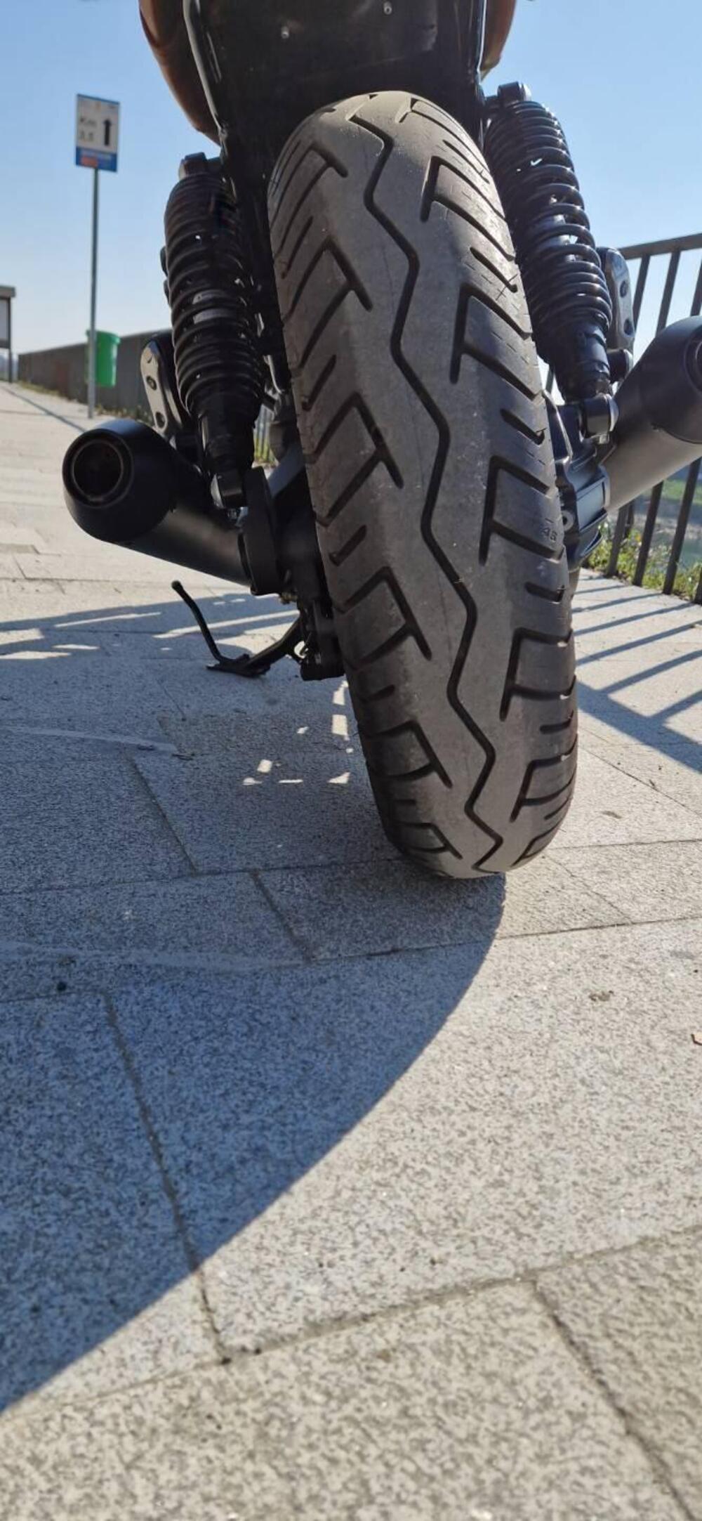 Moto Guzzi V7 Stone Centenario (2021 - 22) (7)