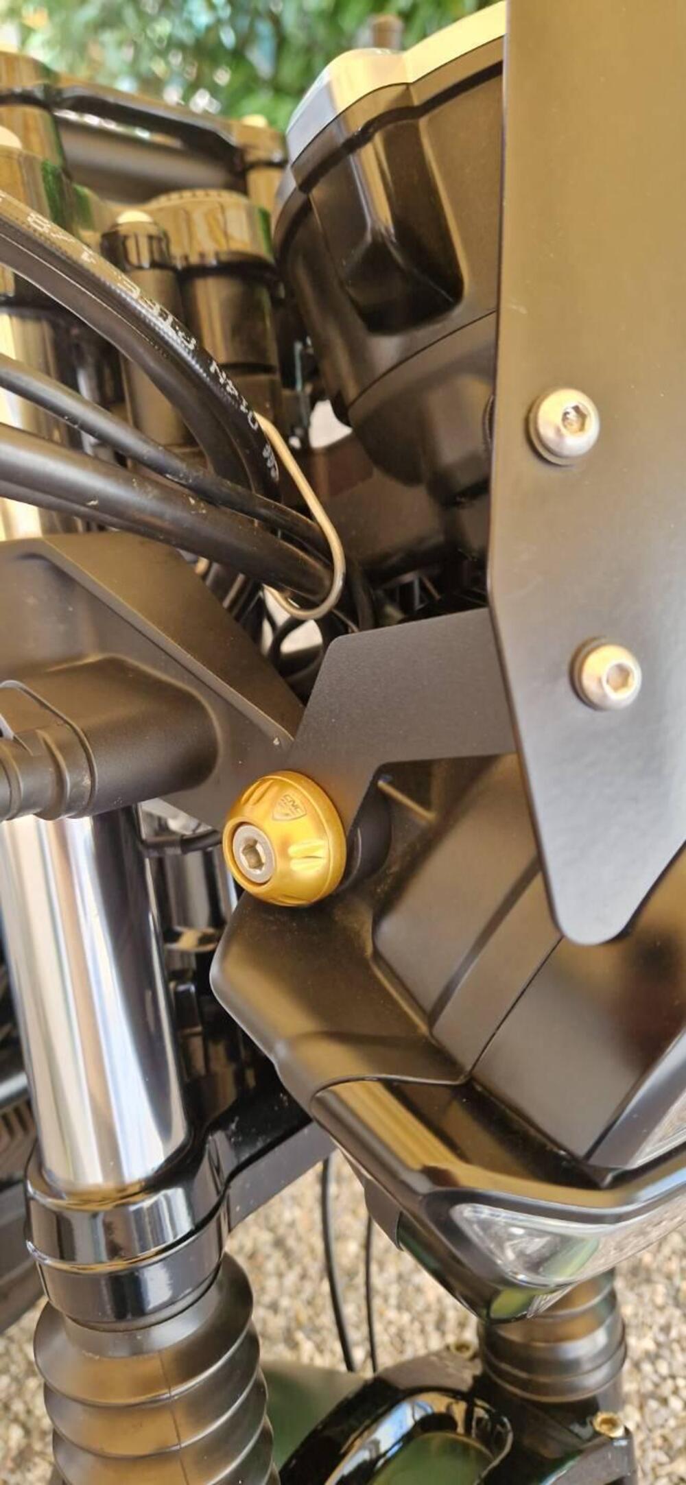 Moto Guzzi V7 Stone Centenario (2021 - 22) (9)