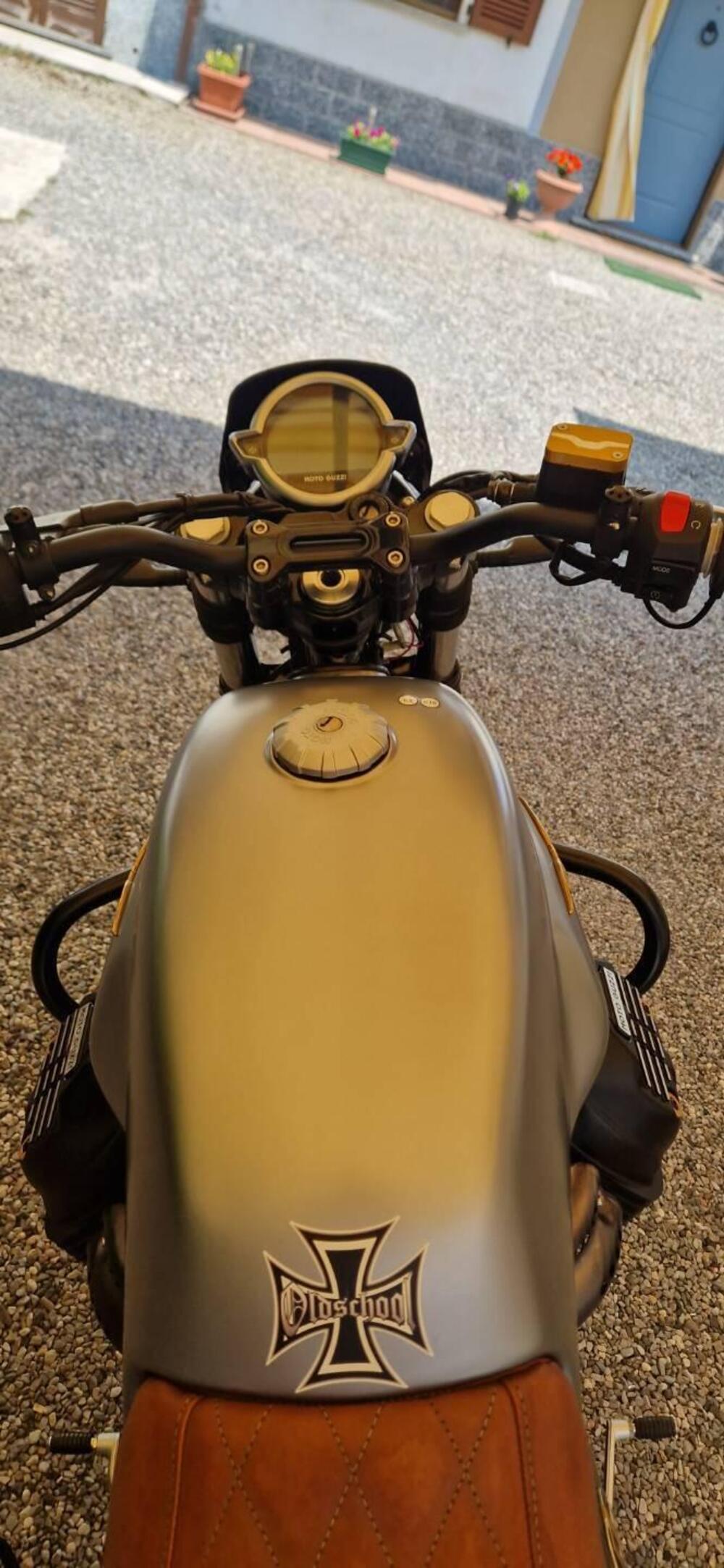 Moto Guzzi V7 Stone Centenario (2021 - 22) (11)