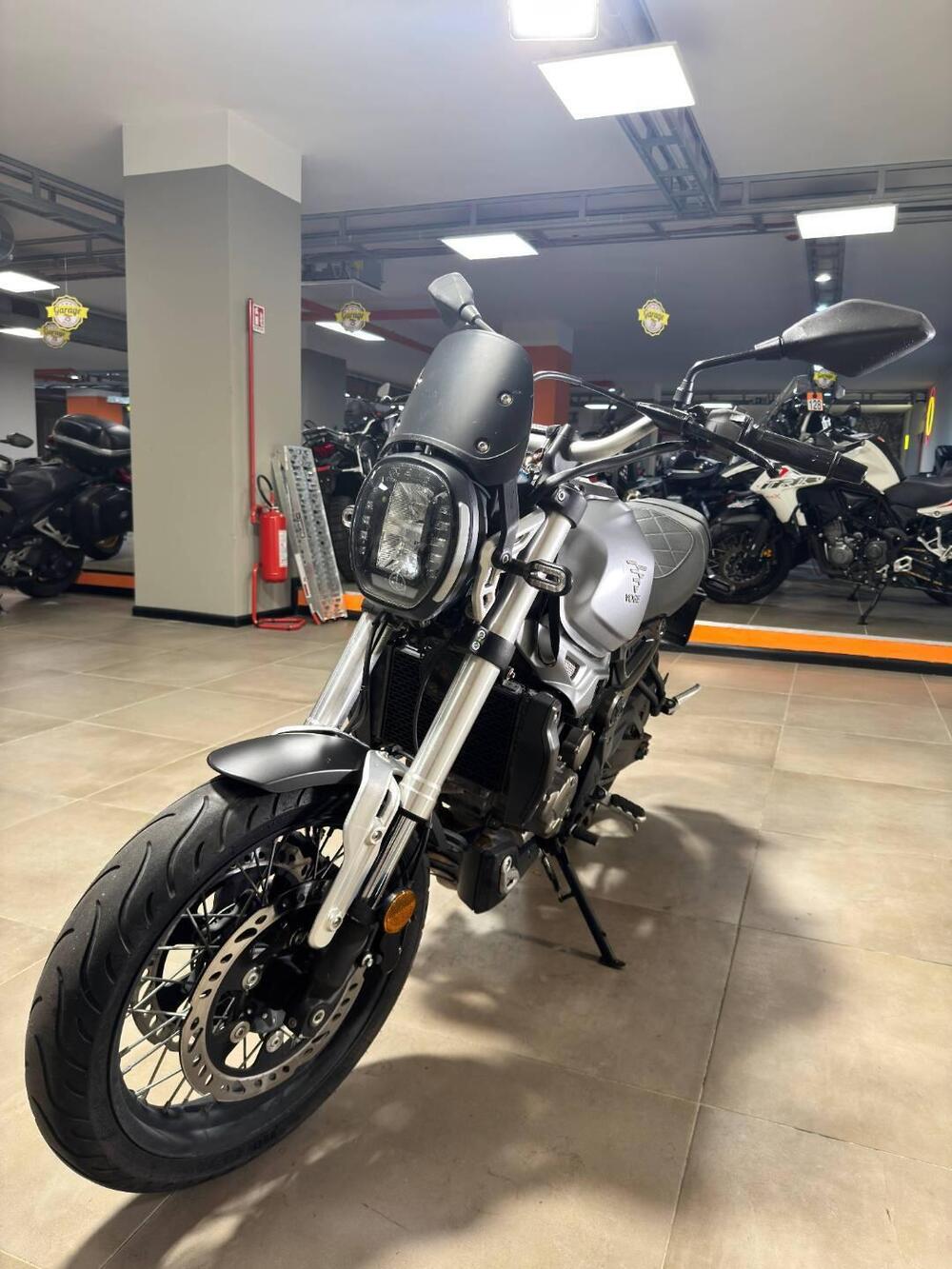 Voge Trofeo 300ACX Scrambler (2021 - 26) (3)