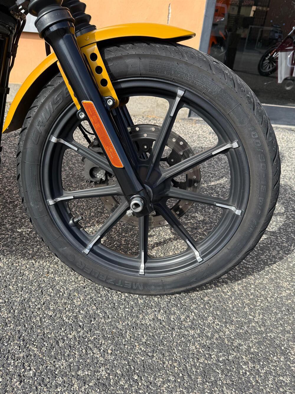 Harley-Davidson 883 Iron (2017 - 20) - XL 883N (4)