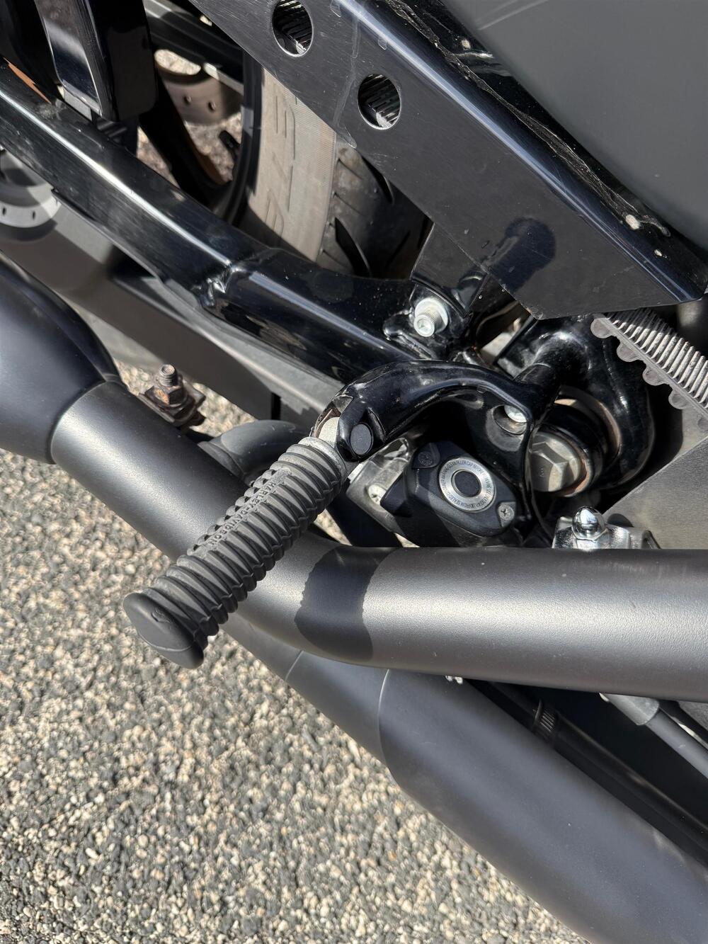 Harley-Davidson 883 Iron (2017 - 20) - XL 883N (10)