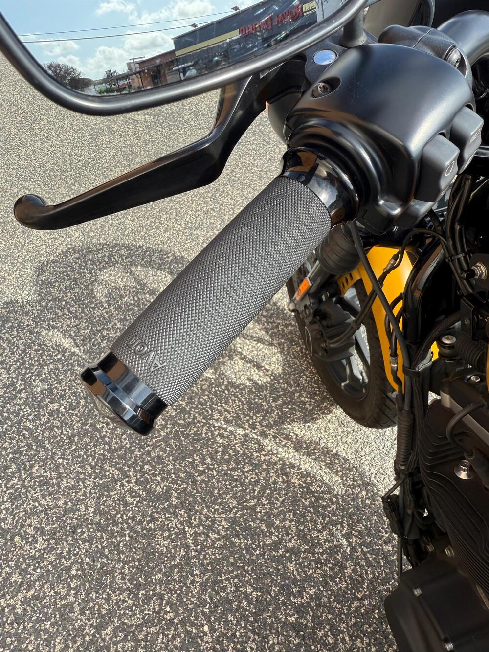 Harley-Davidson 883 Iron (2017 - 20) - XL 883N (8)