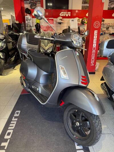 Vespa GTS 300 Super Sport Hpe (2019) usata