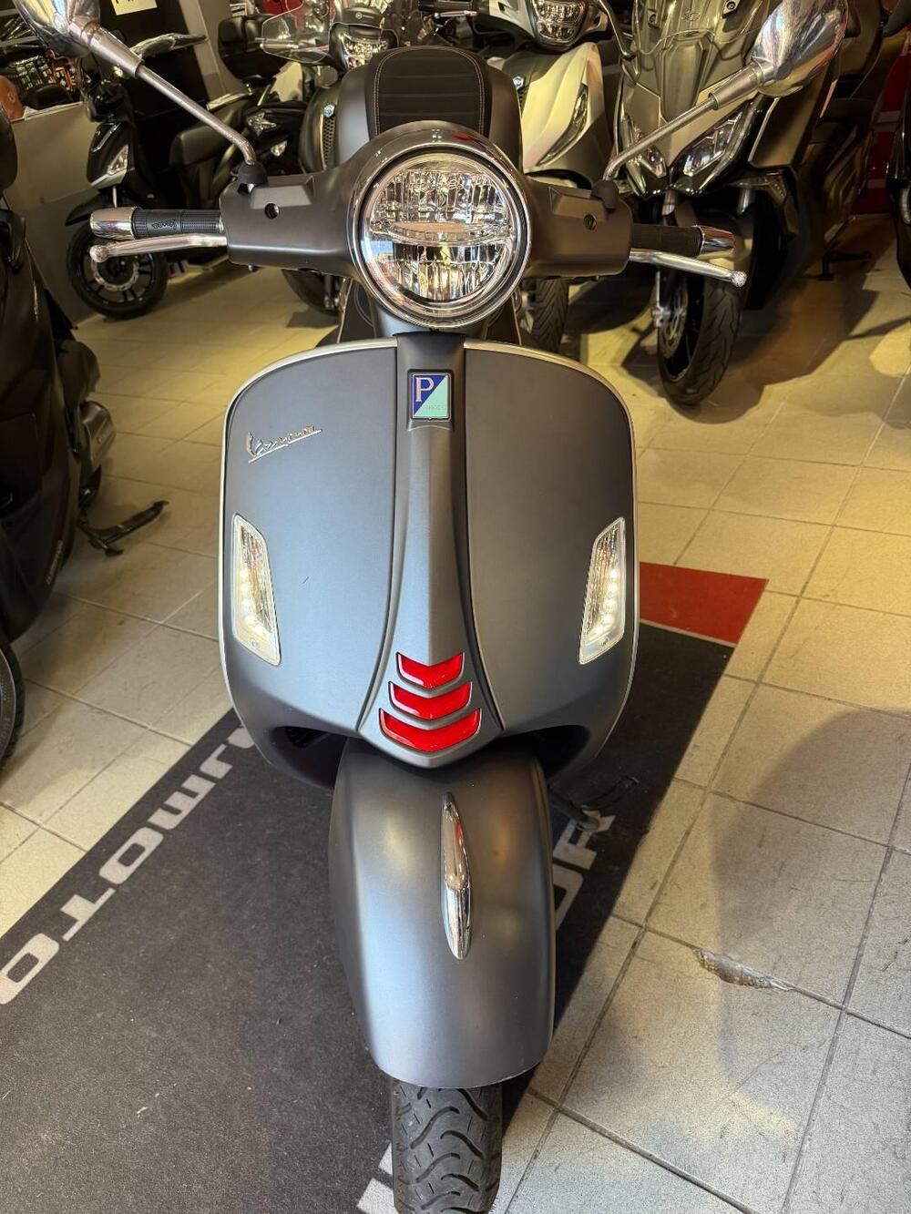 Vespa GTS 300 Super Sport Hpe (2019) (4)