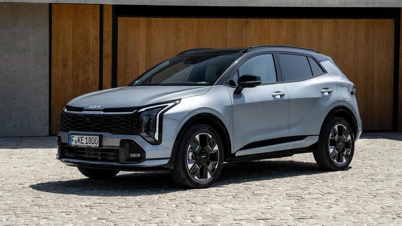Nuova Kia Sportage: il C-SUV best-seller si rinnova con pi&ugrave; design, tecnologia ed elettrificazione | Prezzi, caratteristiche e allestimenti