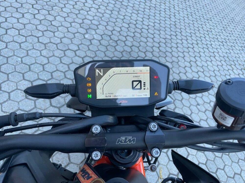KTM 890 Duke R (2021) (6)