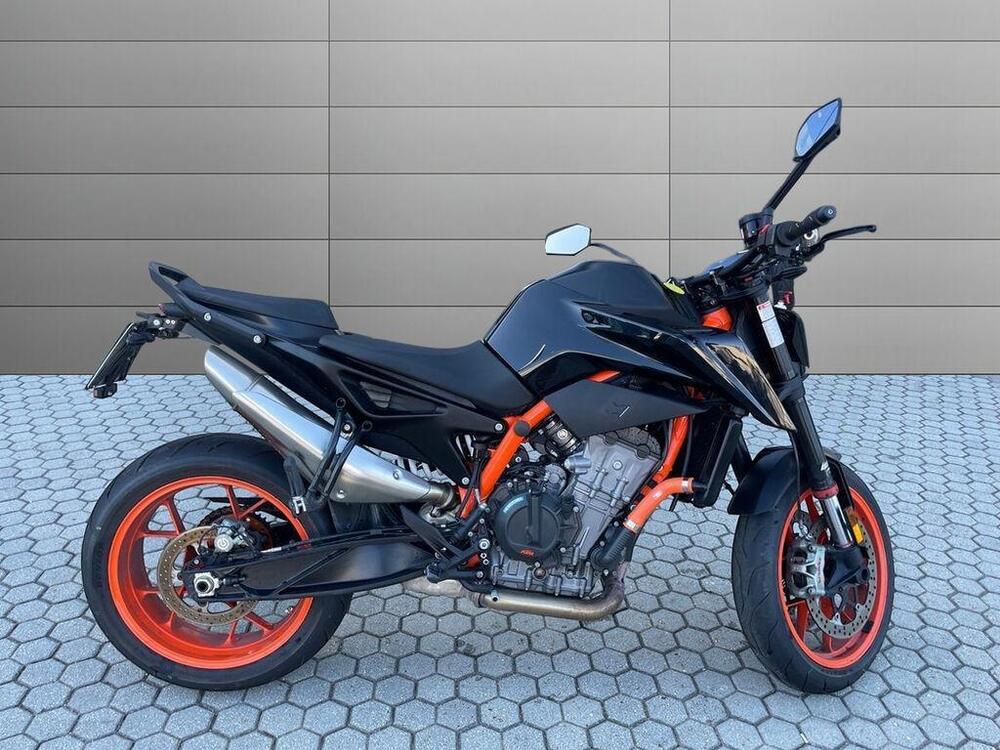 KTM 890 Duke R (2021) (9)
