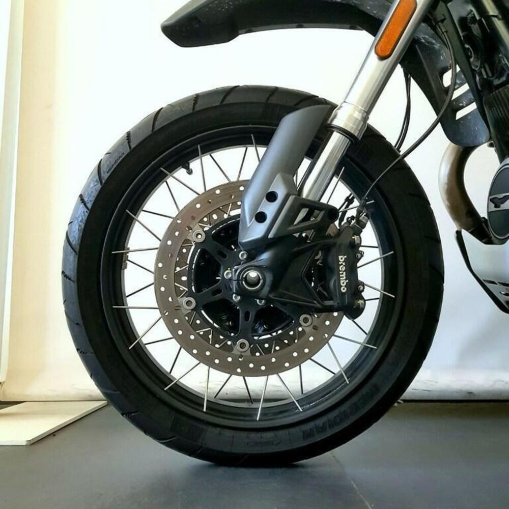 Moto Guzzi V85 TT (2021 - 23) (7)