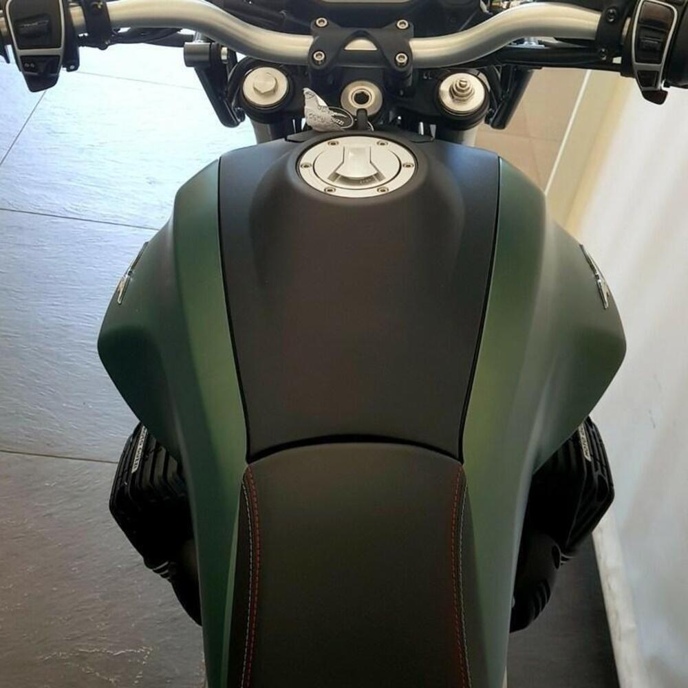 Moto Guzzi V85 TT (2021 - 23) (6)