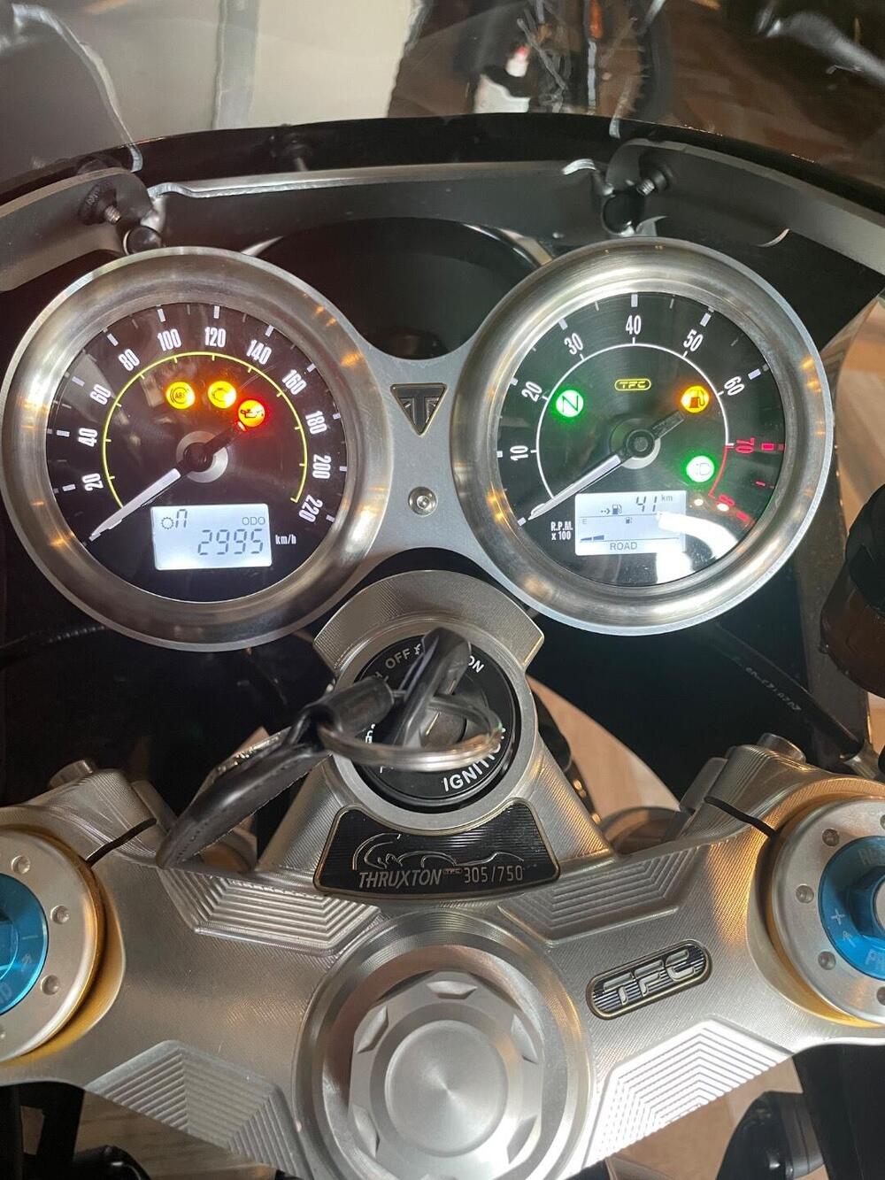 Triumph Thruxton 1200 TFC (2020) (7)